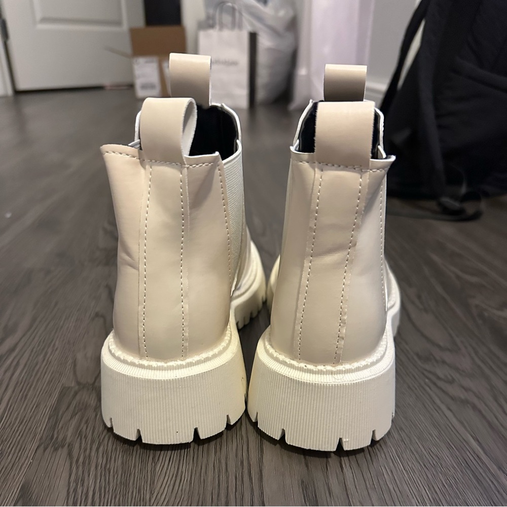 Tan boots - Picture 3 of 3